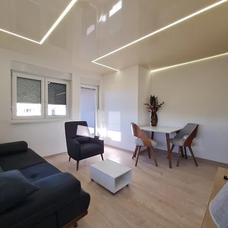 Airport Molko Lägenhet *