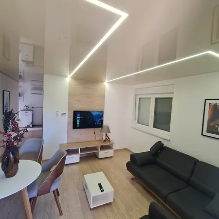 Apartment Airport Molko