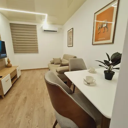 Airport Molko Lägenhet *